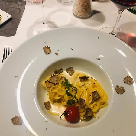 酒店 Gasthaus Zum Hirsch Lampoldshausen