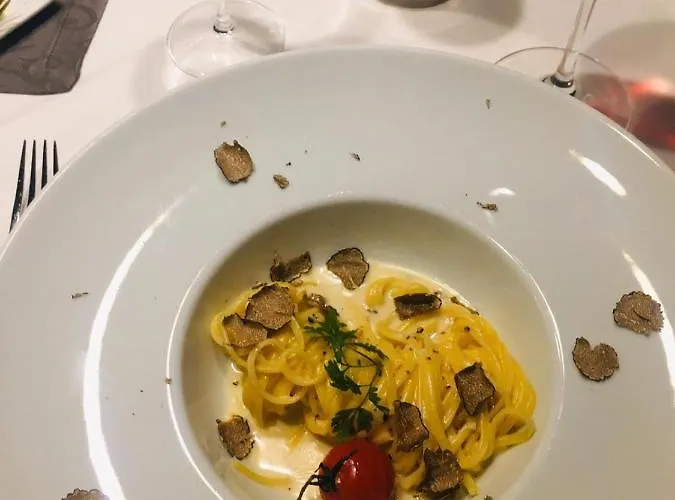 Отель Gasthaus Zum Hirsch Lampoldshausen